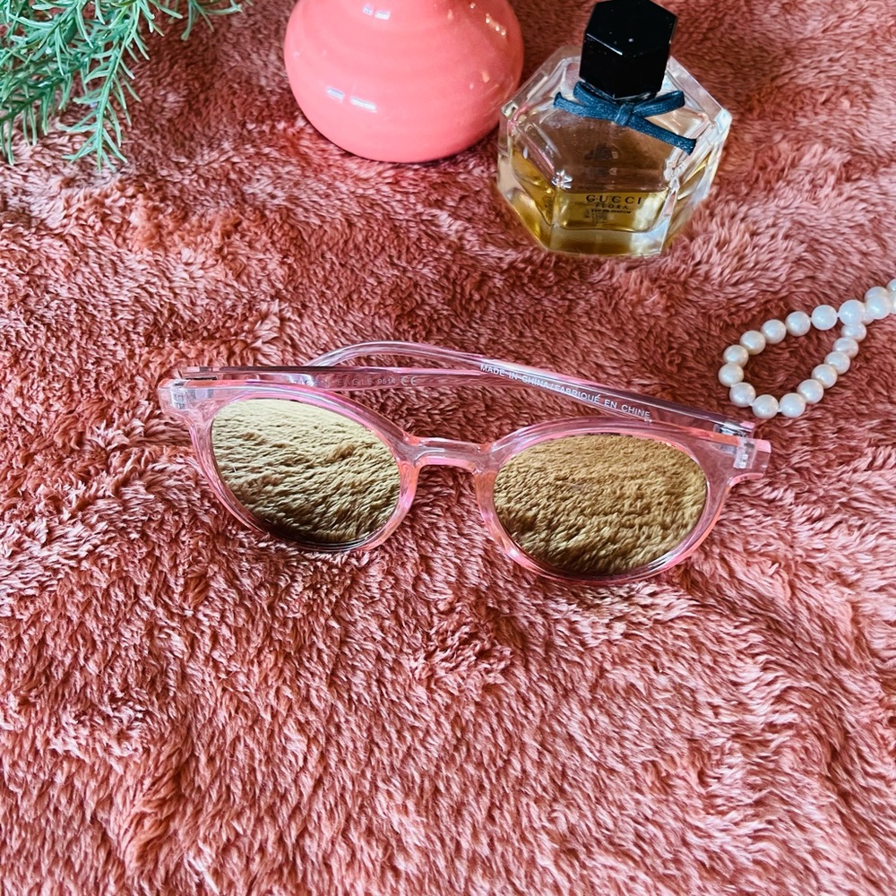 Pink mirrors sunglasses